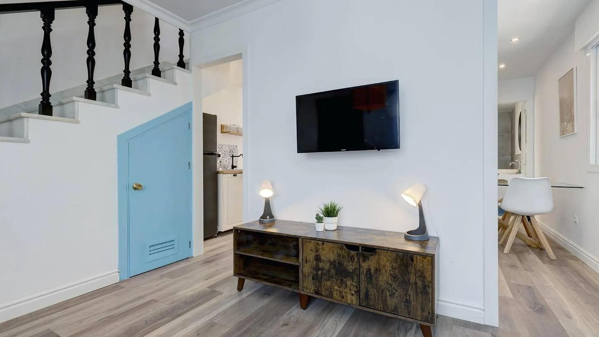 098 Traditional 2 Bed Pueblo Townhouse With Private Terrace ベナルマデナ 別荘