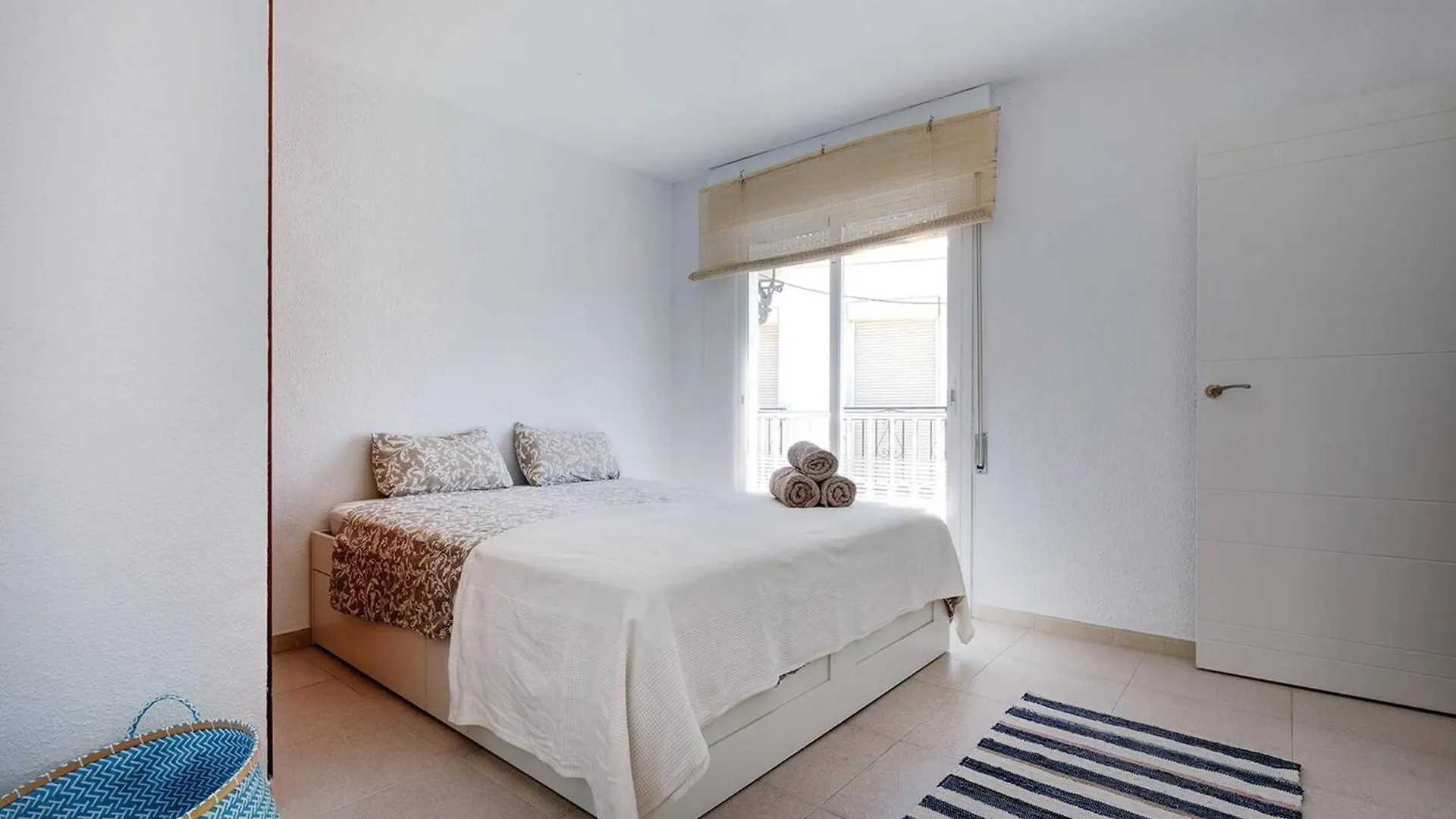 098 Traditional 2 Bed Pueblo Townhouse With Private Terrace ベナルマデナ 別荘