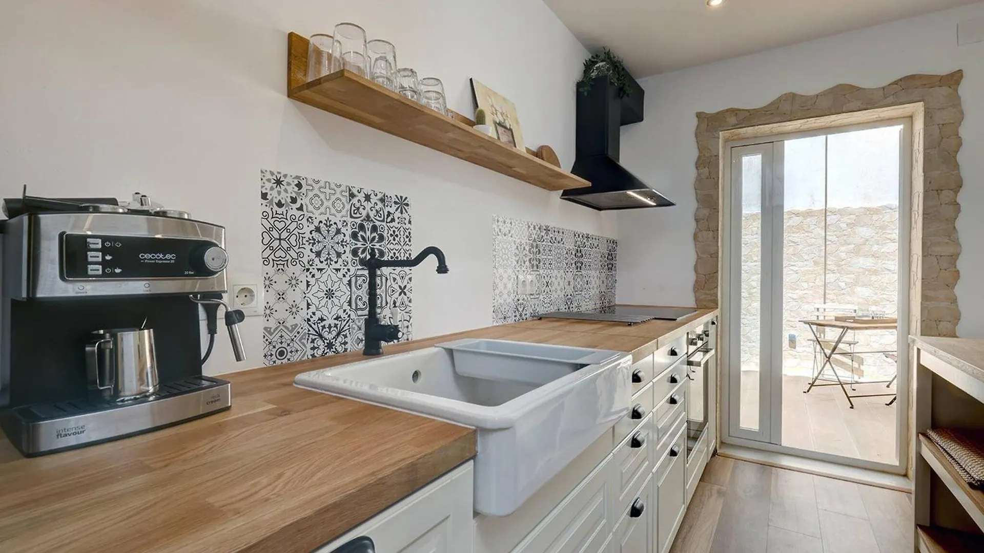 098 Traditional 2 Bed Pueblo Townhouse With Private Terrace ベナルマデナ 0*,  スペイン